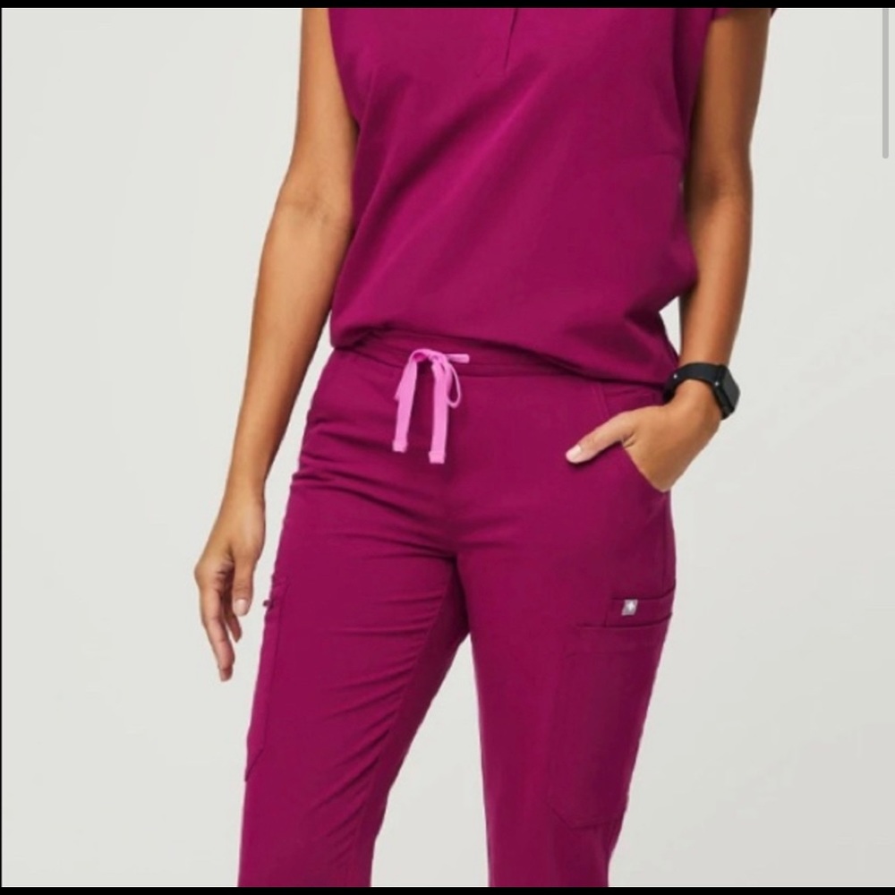 Figs women's Dark Magenta Kade- Petite Cargo Scrub Pants - S - Petite BRAND NEW